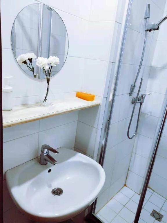 Cozy Rooms With Share The Bathroom And Kitchen Bruxelles Esterno foto