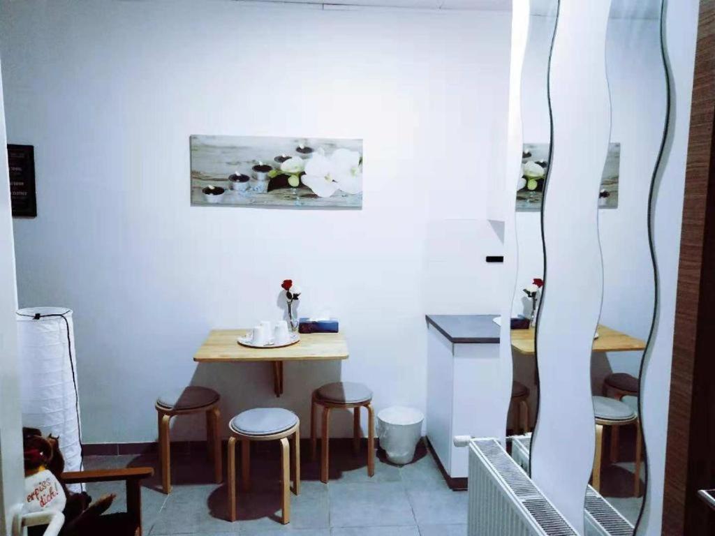 Cozy Rooms With Share The Bathroom And Kitchen Bruxelles Esterno foto